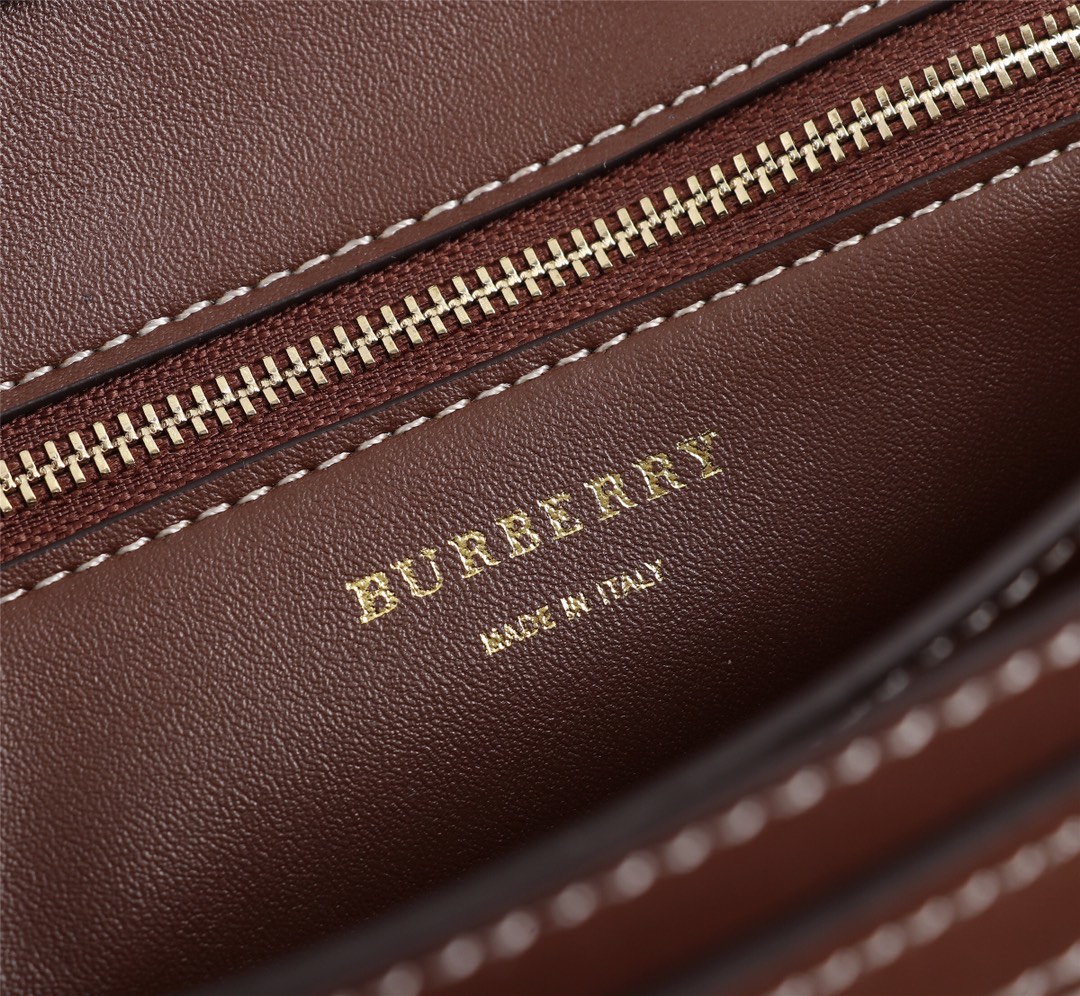 Burberry 型号：2088 Thomas Burberry 灵感专属标识 可拆可调式皮革斜背带