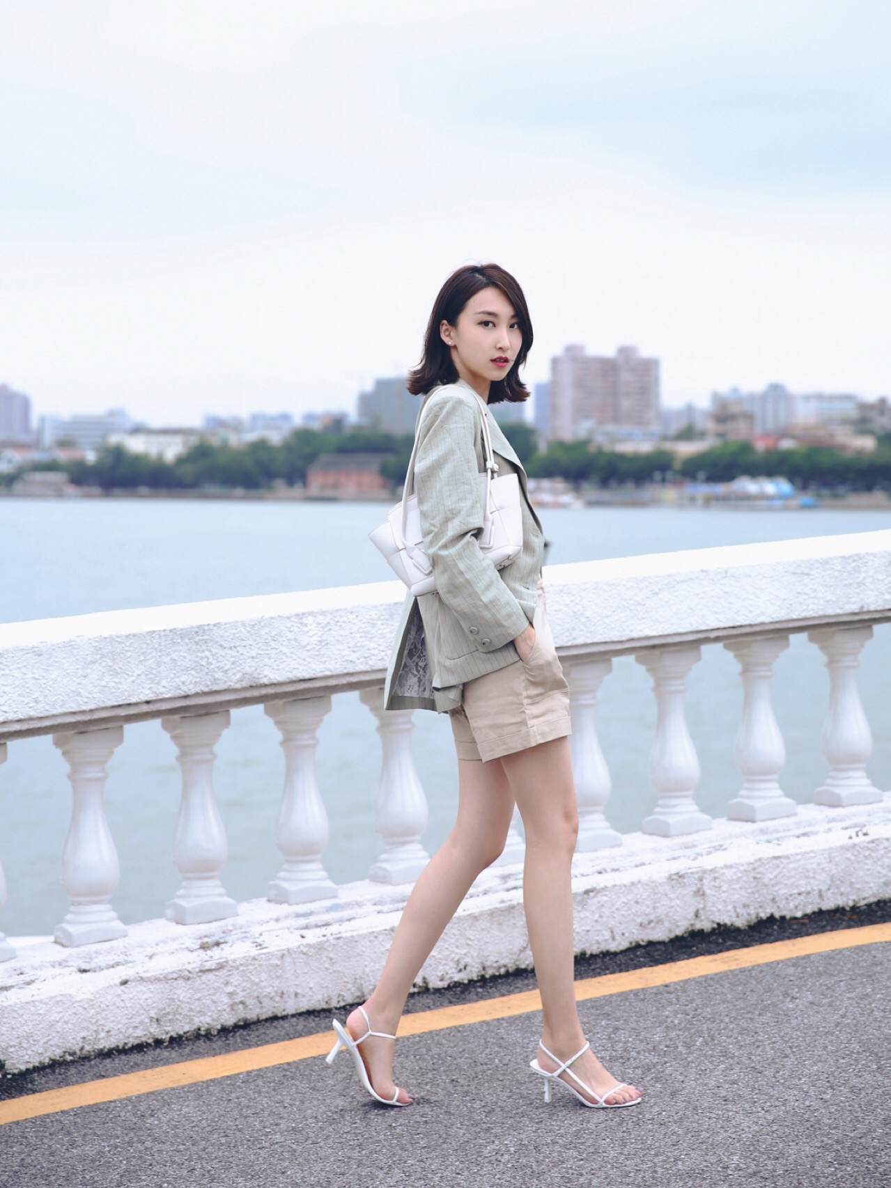 Bottega Veneta The Arco 33 BAG 575943石膏白