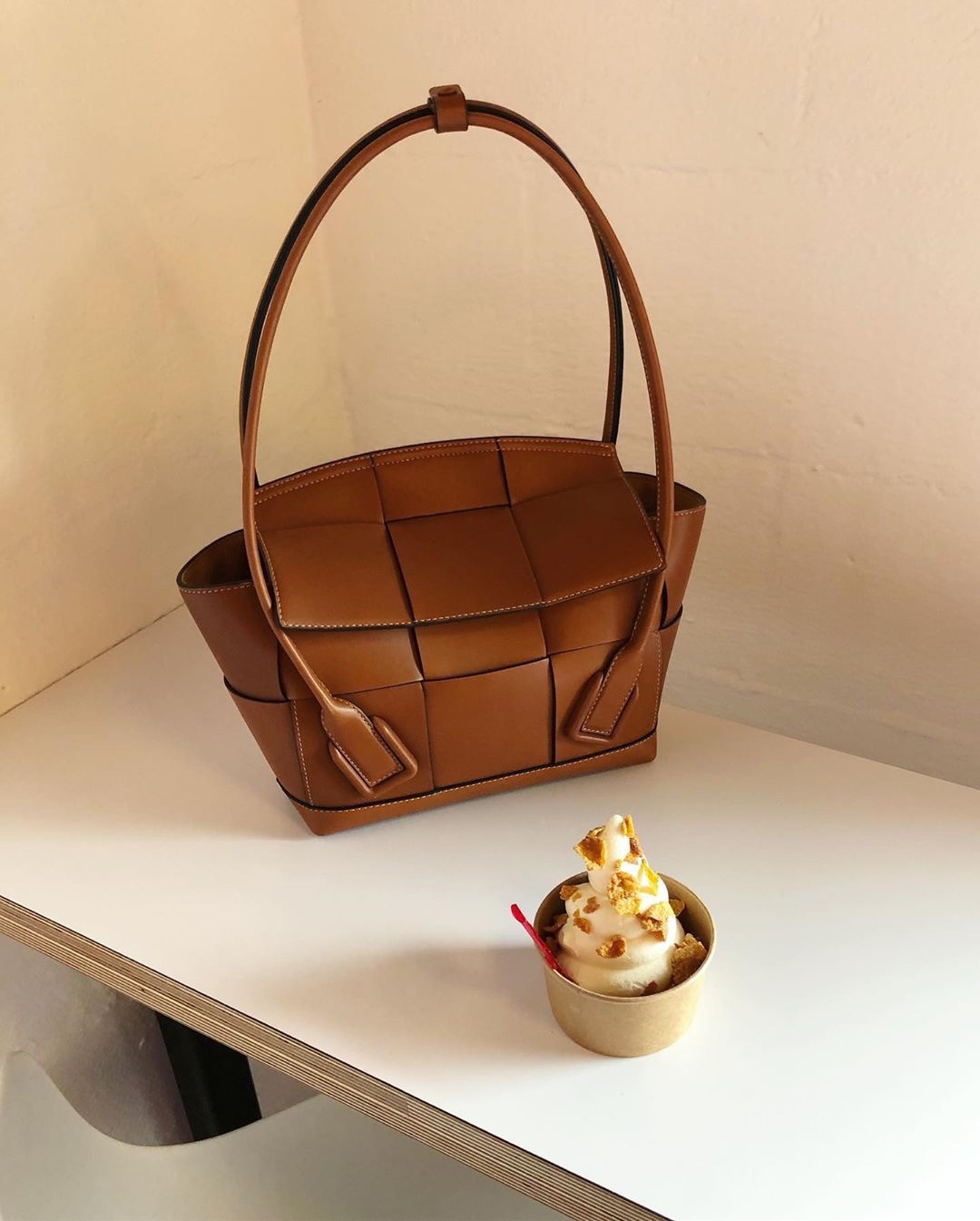 Bottega Veneta The Arco 33 BAG 575943焦糖色