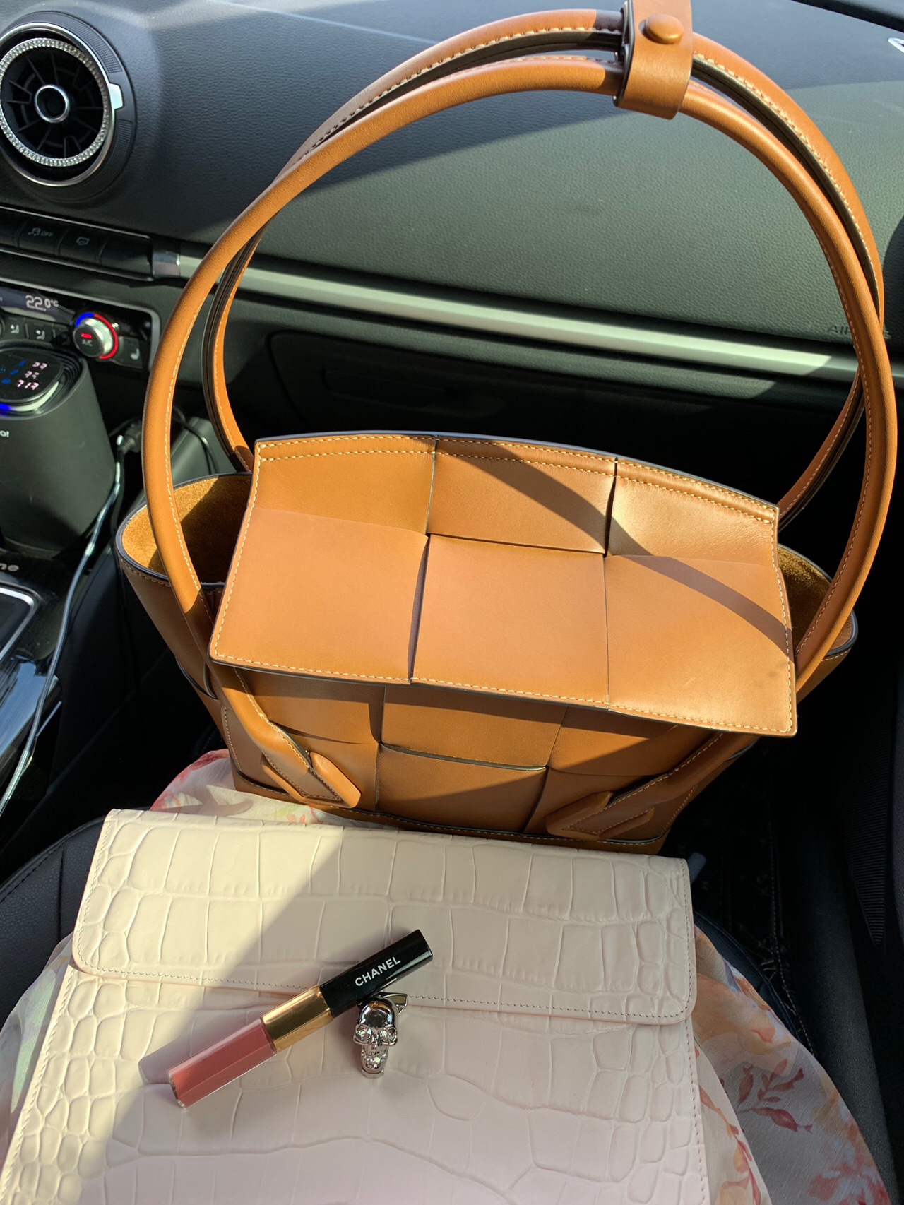 Bottega Veneta The Arco 33 BAG 575943焦糖色