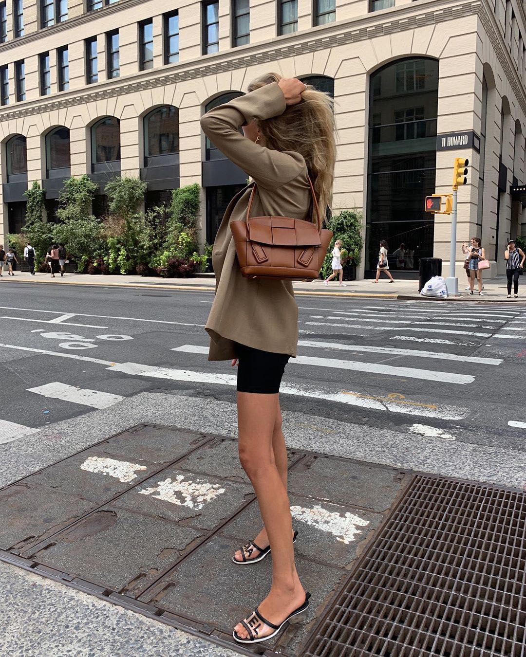 Bottega Veneta The Arco 33 BAG 575943焦糖色