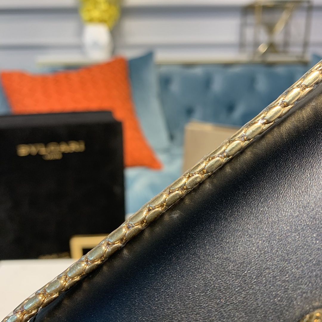 Alexander Wang X BVLGARI 合作限量款双层翻盖斜挎包288740