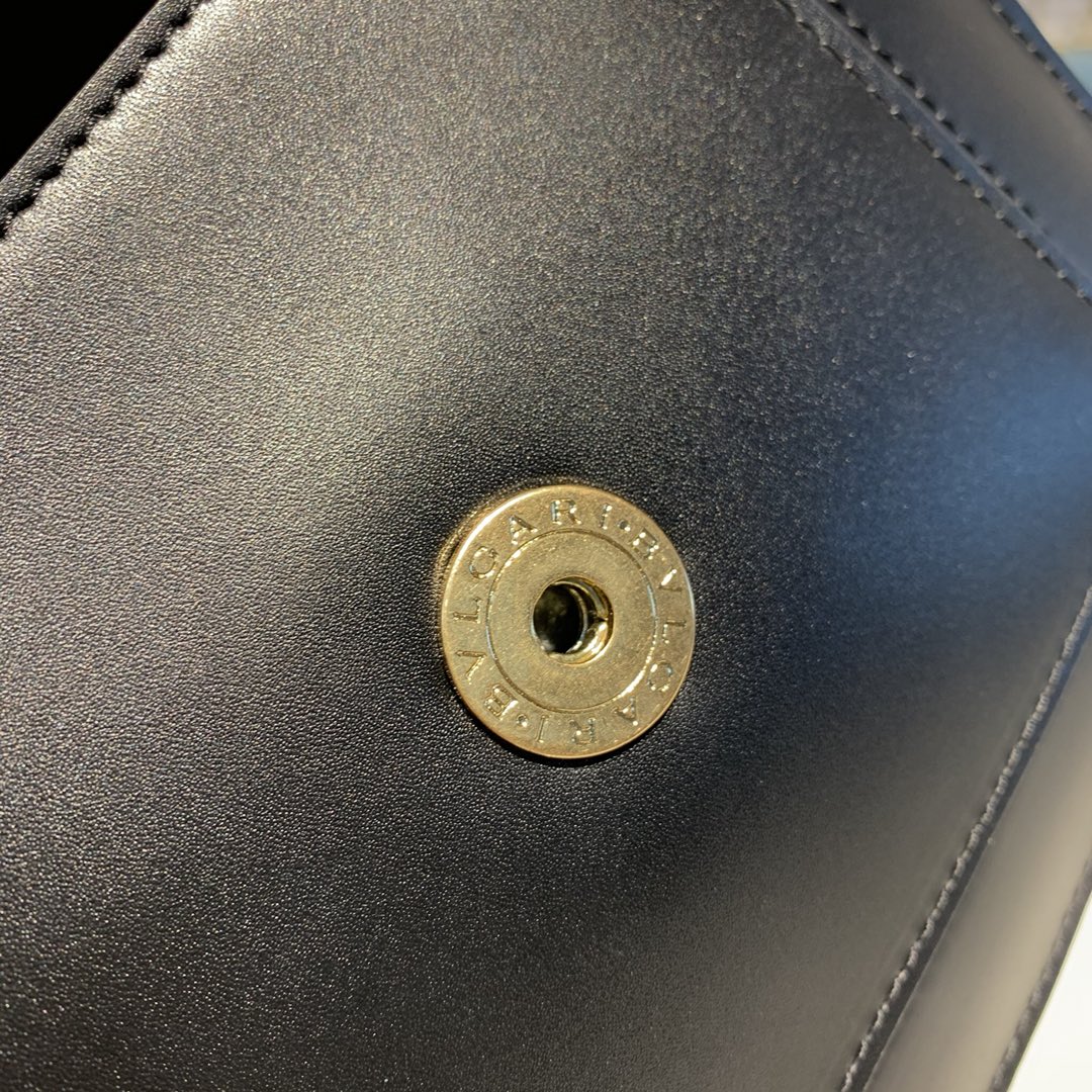 Alexander Wang X BVLGARI 合作限量款双层翻盖斜挎包288740