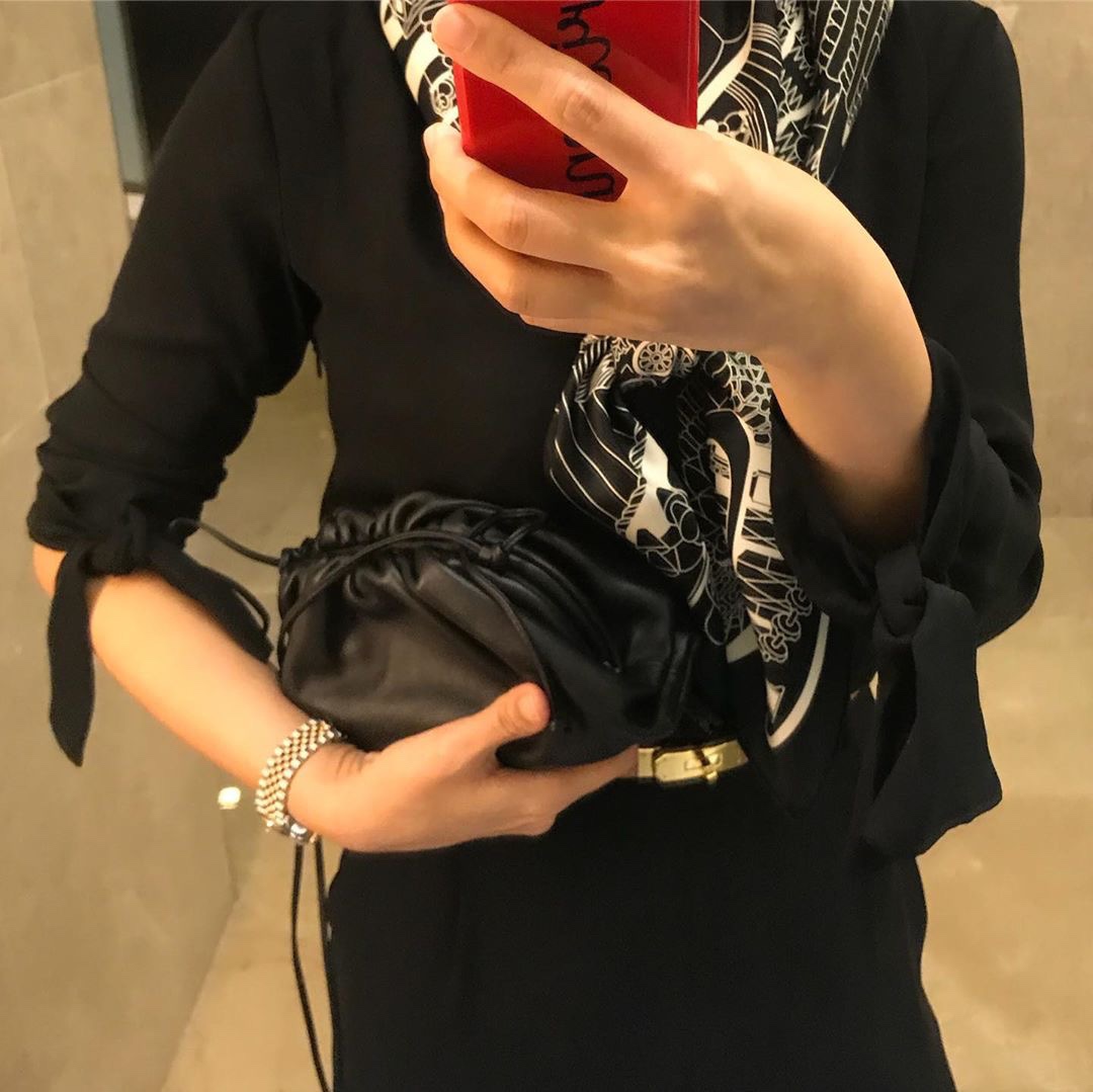 Bottega Veneta ๐๐๐ ๐๐๐๐ ๐๐๐๐พ๐ 22CM ไบๆตๅ
585852้ป่ฒ