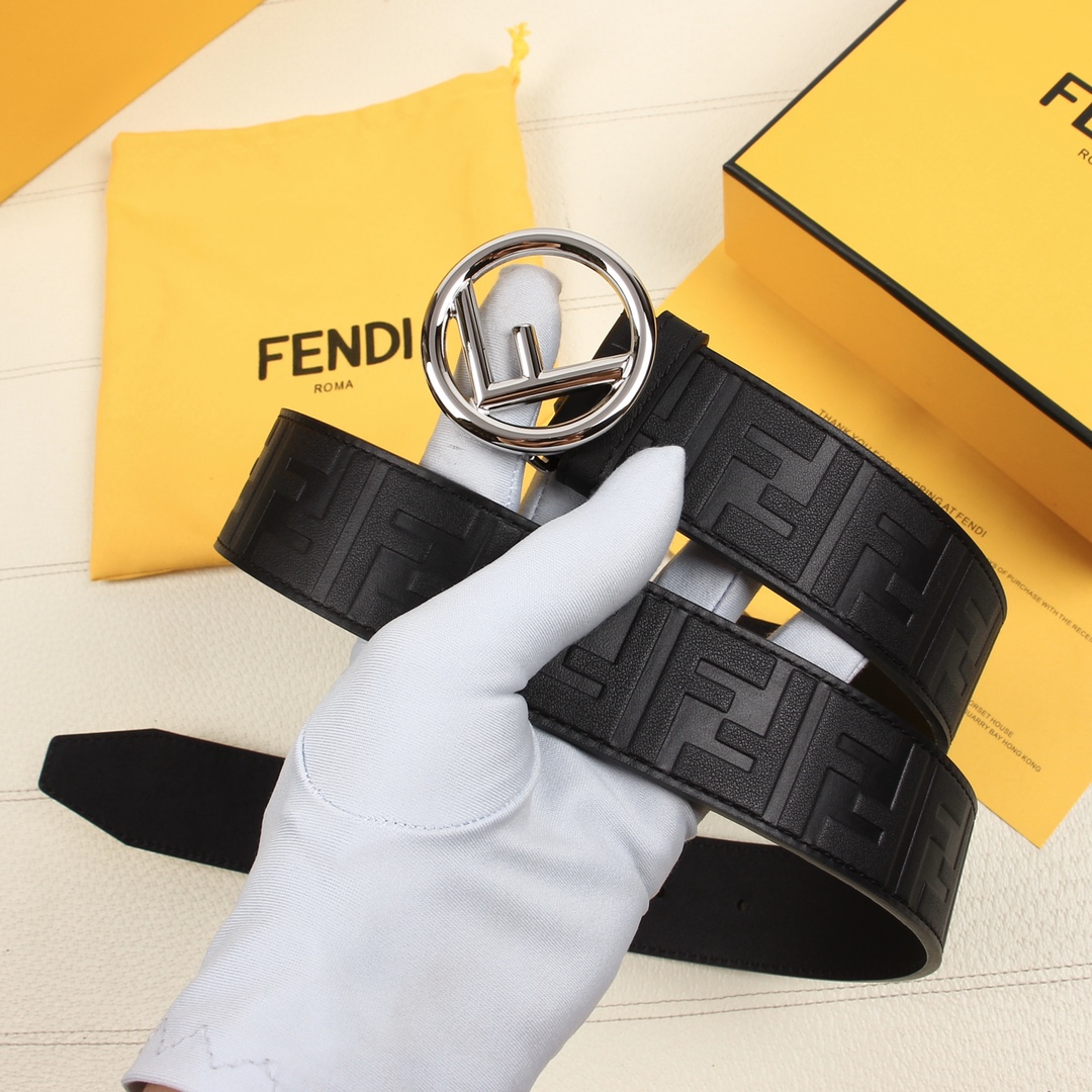 FENDI宽38MM标志造型宽皮带进口原版小牛皮制成印有浮雕黑FF图案镀金表面金属制品品质保证