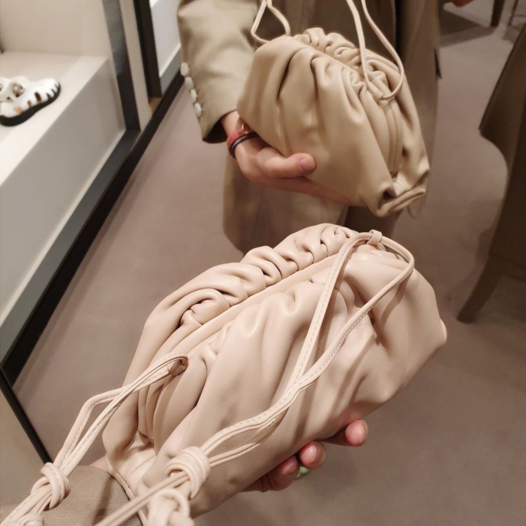 Bottega Veneta ๐๐๐ ๐๐๐๐ ๐๐๐๐พ๐ 22CM ไบๆตๅ
585852ๅฅถ่ถ่ฒ
