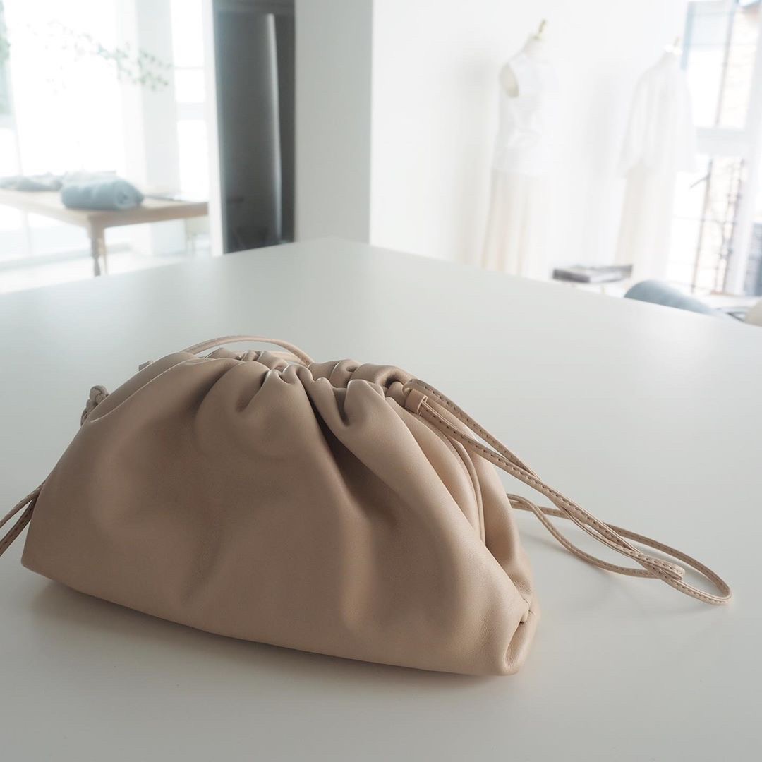 Bottega Veneta ๐๐๐ ๐๐๐๐ ๐๐๐๐พ๐ 22CM ไบๆตๅ
585852ๅฅถ่ถ่ฒ