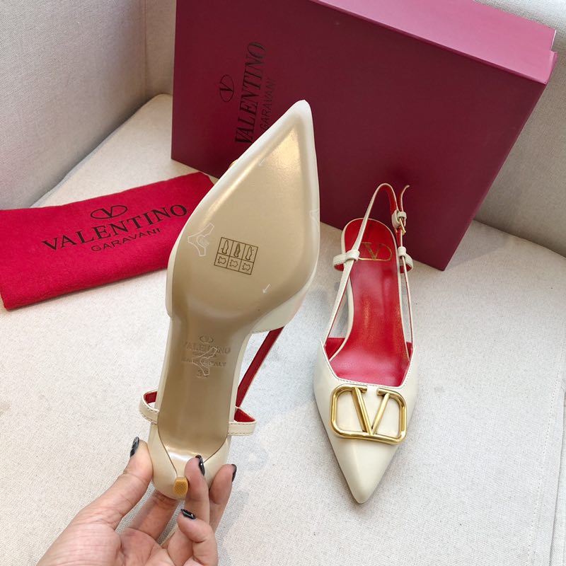 Valentino. Valentino gran hebilla v zapatos individuales contador última serie Versión genuina de lo