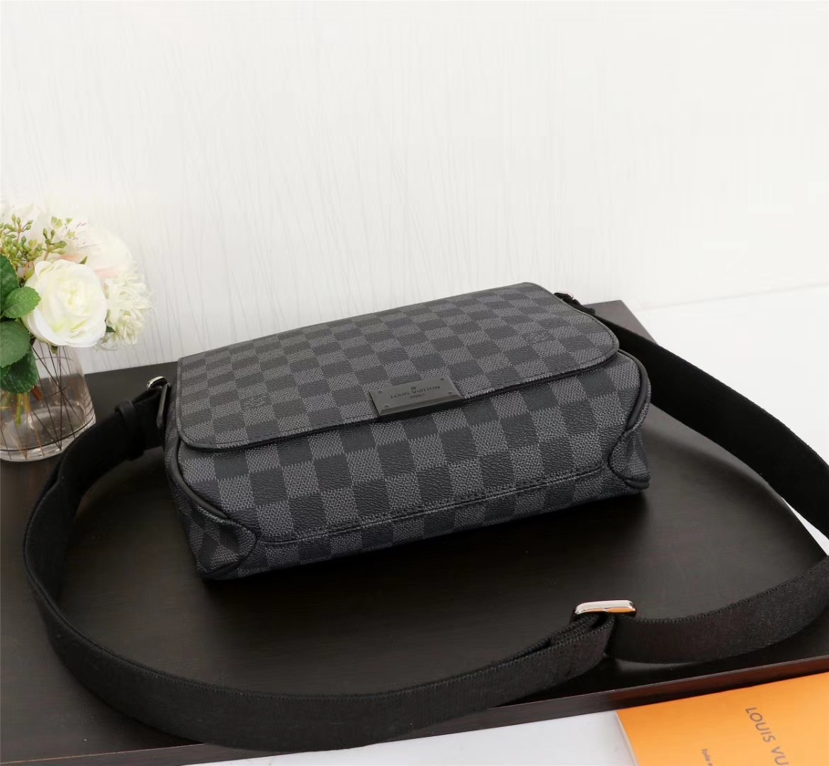 Louis Vuitton 41213 Damier Graphite 27x23x8cm crossbody everyday