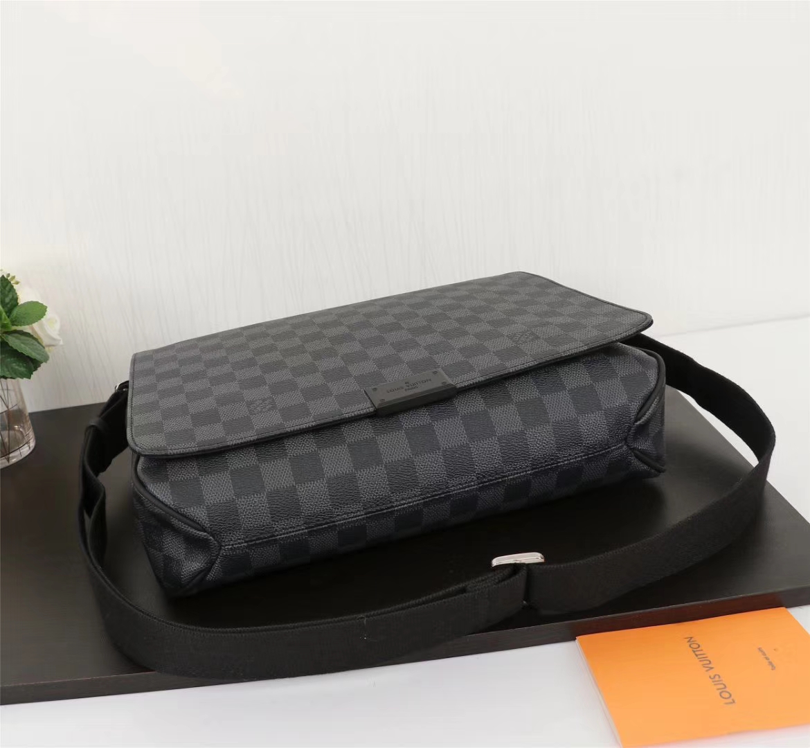 Louis Vuitton Damier Graphite 33x27x9cm shoulder everyday