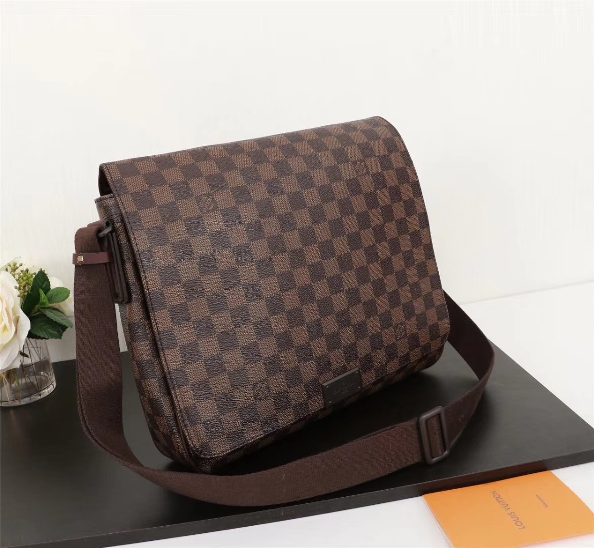 Louis Vuitton Damier Ebene 33x27x9cm crossbody everyday