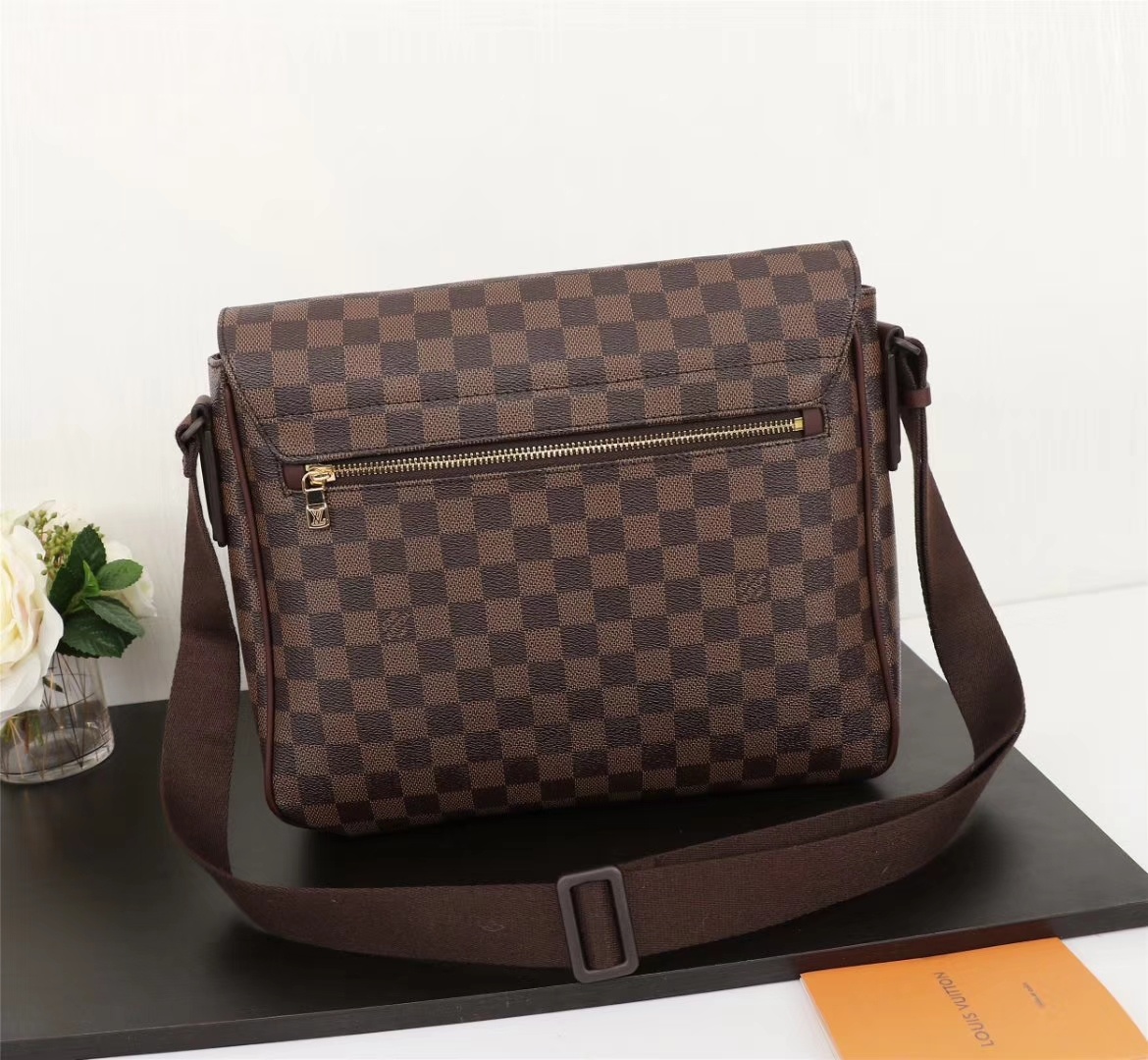 Louis Vuitton Damier Ebene 33x27x9cm crossbody everyday