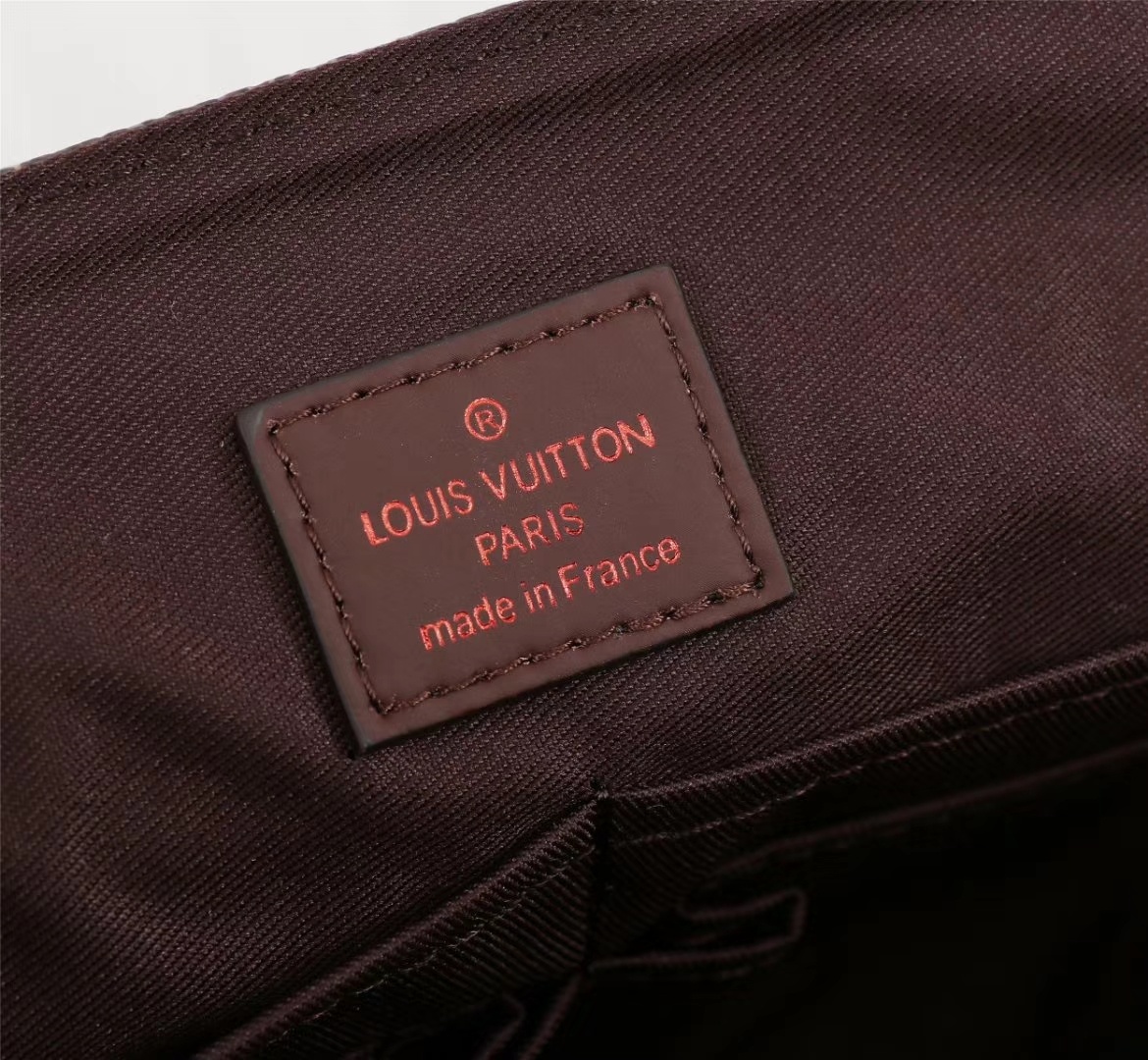 Louis Vuitton Large everyday