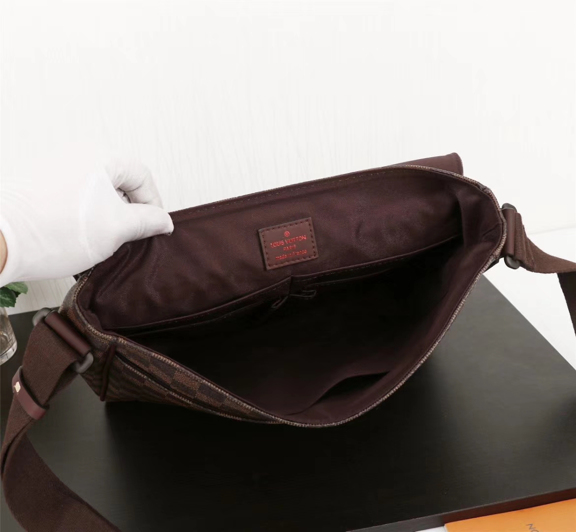 Louis Vuitton Large everyday
