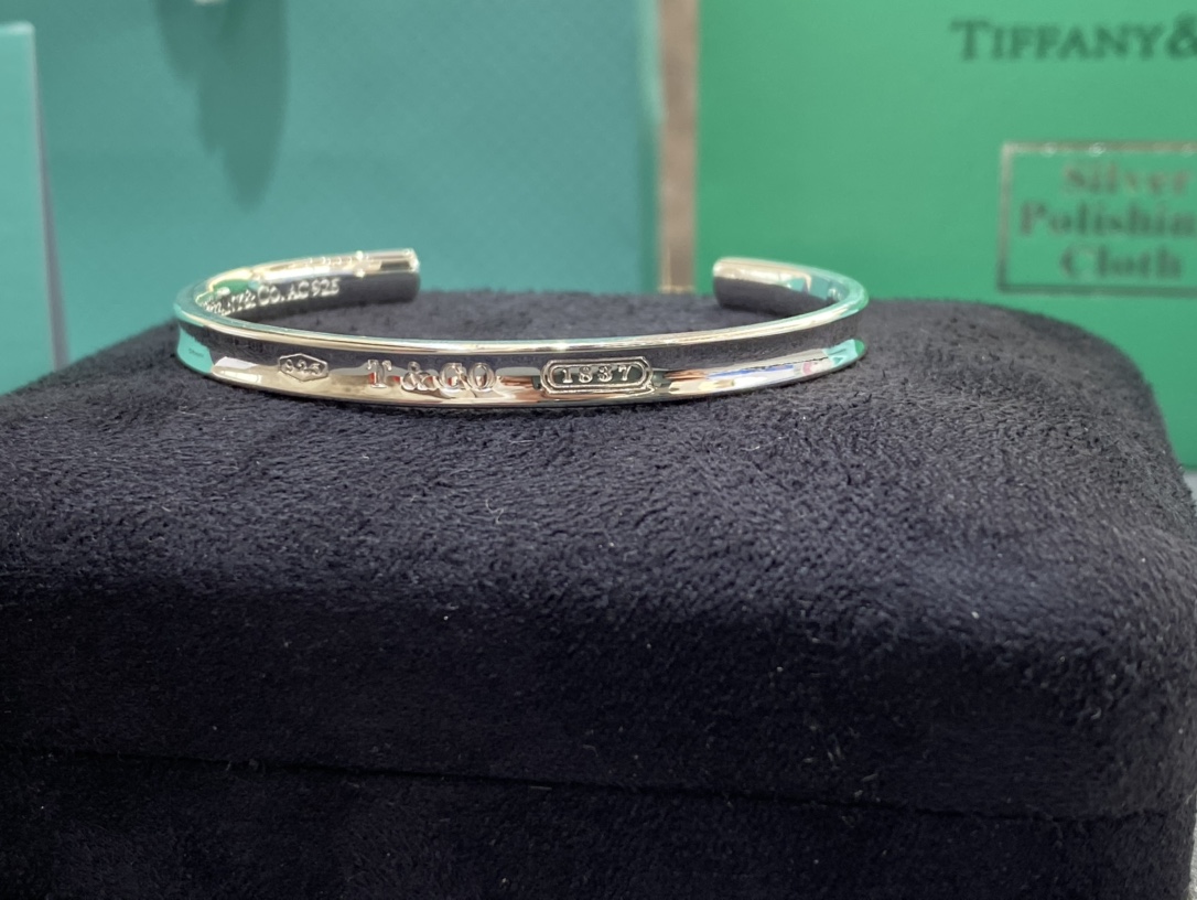 NO:102221,Tiffany Tiffany 1837 bracelet Couple style Material Silver, Tiffany bracelet, tiffany, bracelet19860909Tiffany蒂芙尼1837手镯 情侣款 材质 银,蒂芙尼手镯,tiffany,bracelet,Jewelry