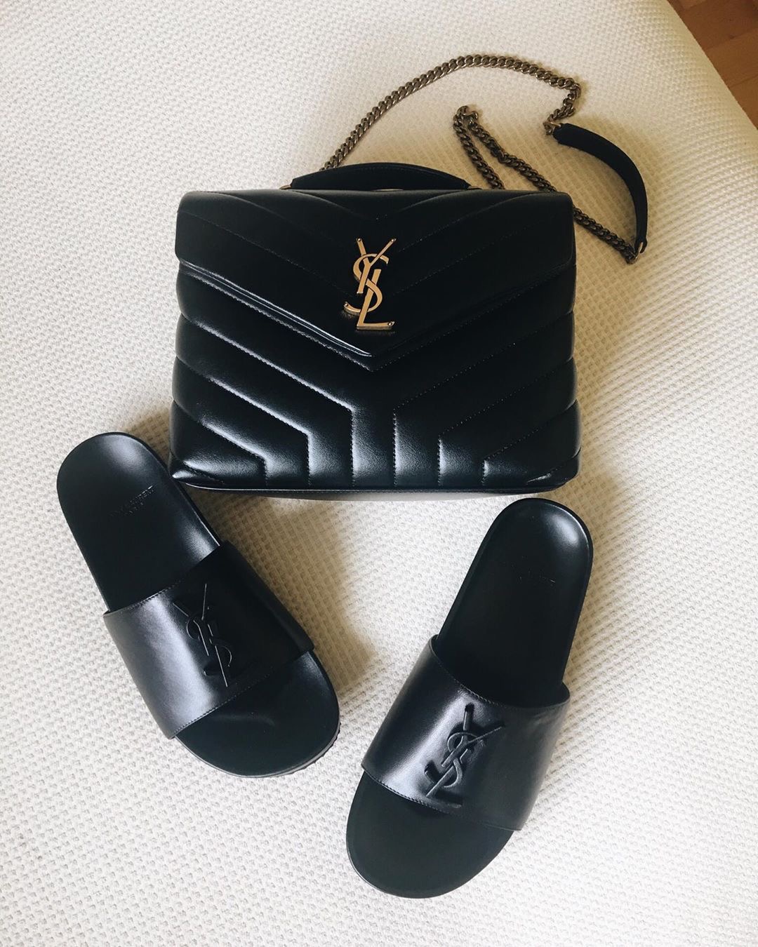 YSL LOULOU 23CM Y型绗缝链条包 494699黑色/金扣