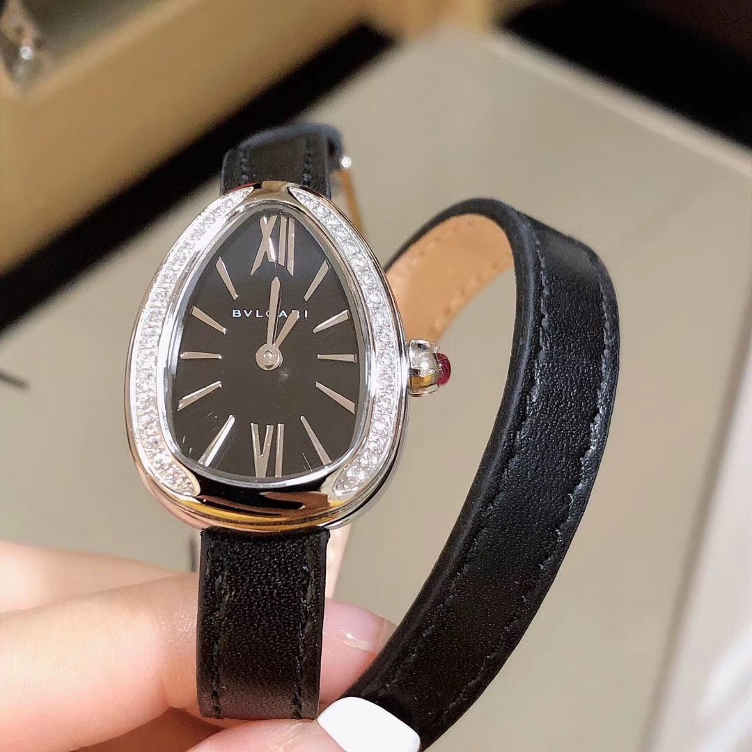Bvlgari 宝格丽女款蛇皮表带腕表，带出不一样的色彩