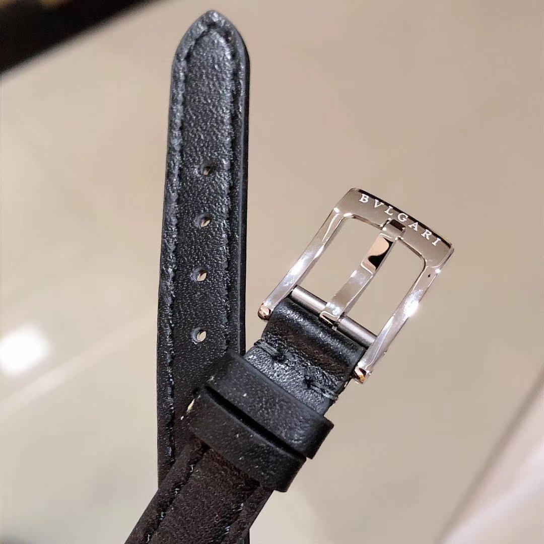 Bvlgari 宝格丽女款蛇皮表带腕表，带出不一样的色彩