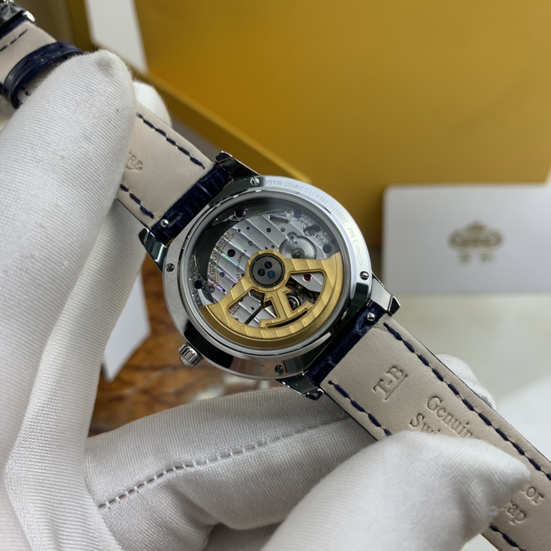 Cartier 皇家 积家约会系列女款蓝色表盘腕表