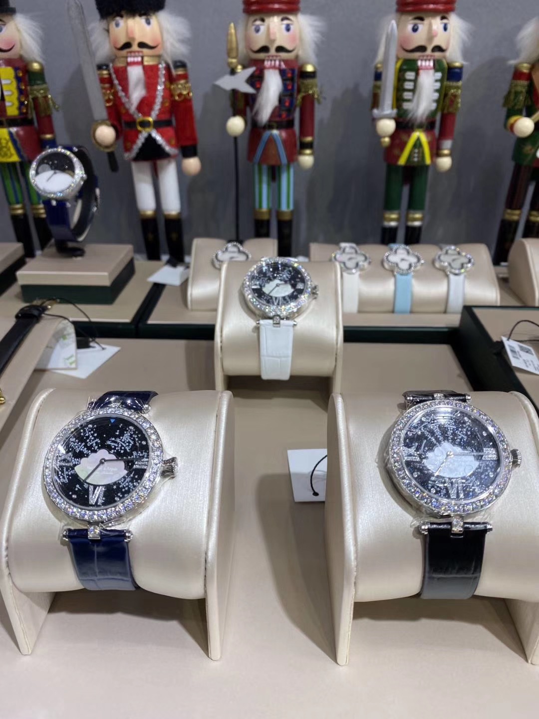 Van Cleef & Arpels 梵克雅宝日月星辰 梵克雅宝流星云 梵克雅宝四叶草