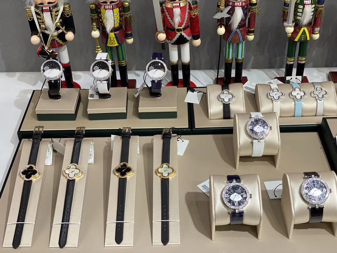 Van Cleef & Arpels 梵克雅宝日月星辰 梵克雅宝流星云 梵克雅宝四叶草