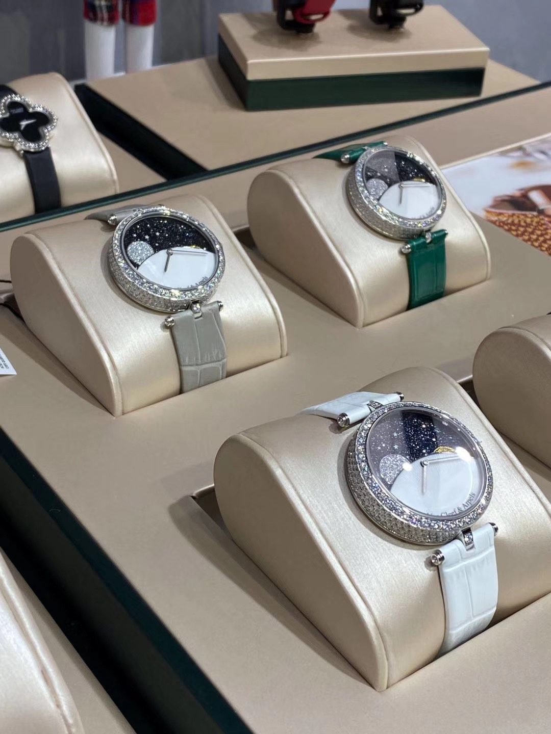 Van Cleef & Arpels 梵克雅宝日月星辰 梵克雅宝流星云 梵克雅宝四叶草