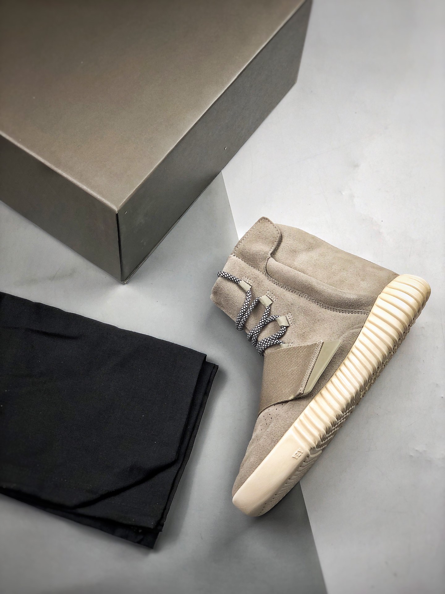 福利特价 尺码有36-40 【唯一纯原版本 全码出货】 Yeezy 750 Boost 初代灰 #独家纯原版本  市面唯