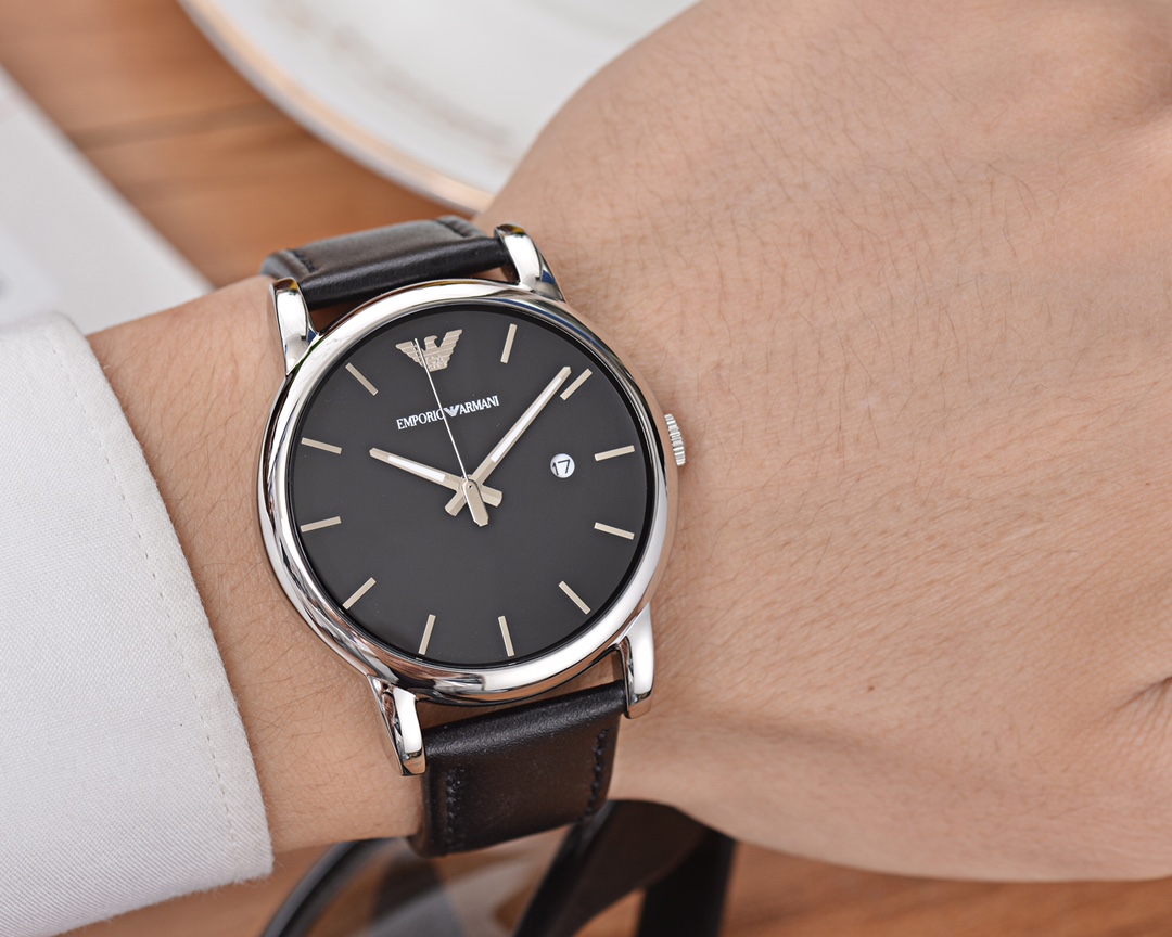 J5  原单ARMANI/ 阿玛尼 Armani  表壳：316L精钢 表镜：矿物质强化玻璃 表带：进口牛皮 表扣：针扣 尺寸：41*9mm 大三针简约表盘搭配钢壳质感 百搭休闲的男士