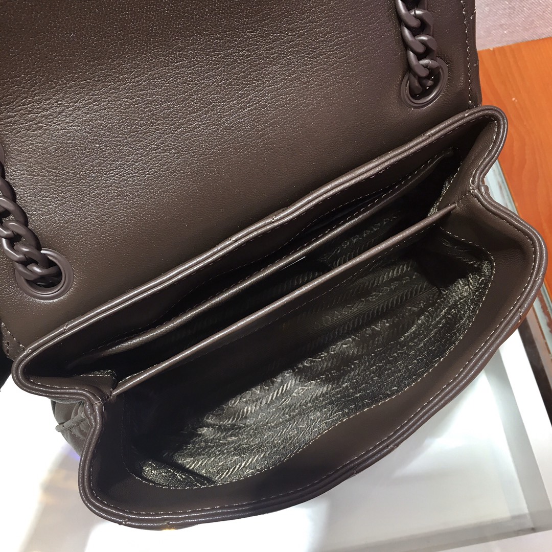 PRADA普拉达进口小羊皮肩背包1BD233