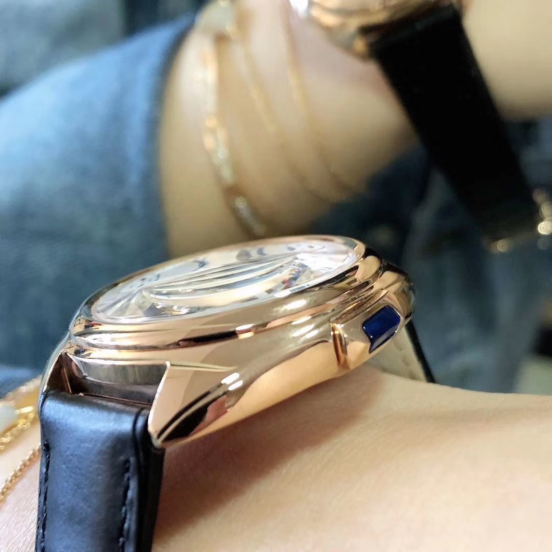 Cartier 卡地亚钥匙系列 Clé de Cartier 一款充满浪漫色彩的腕表