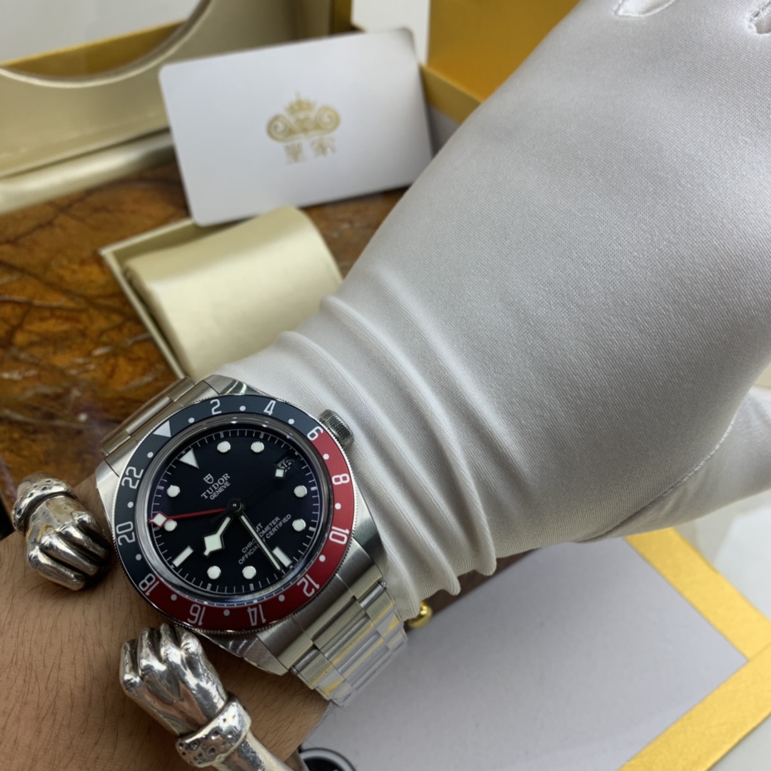 Tudor 皇家 帝陀小红花男款腕表