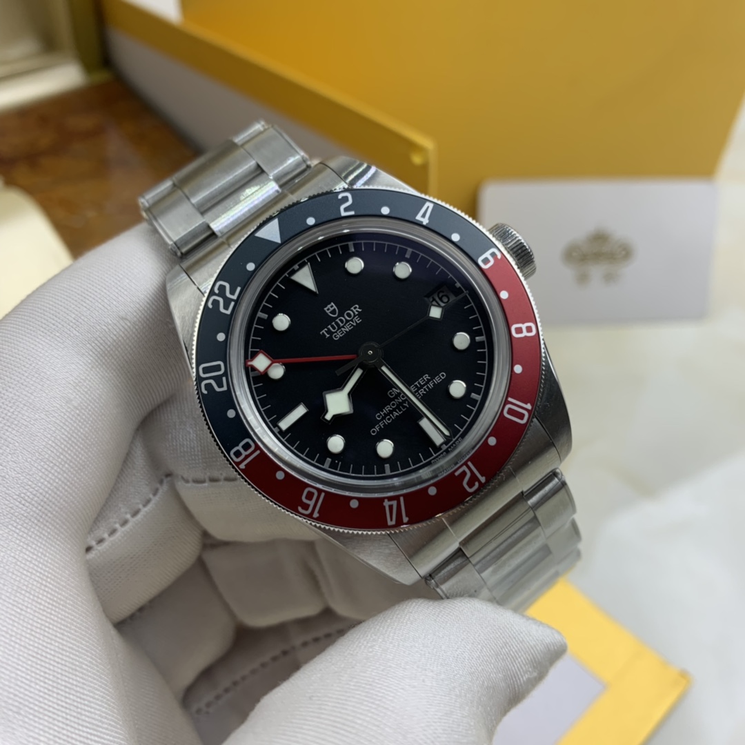 Tudor 皇家 帝陀小红花男款腕表