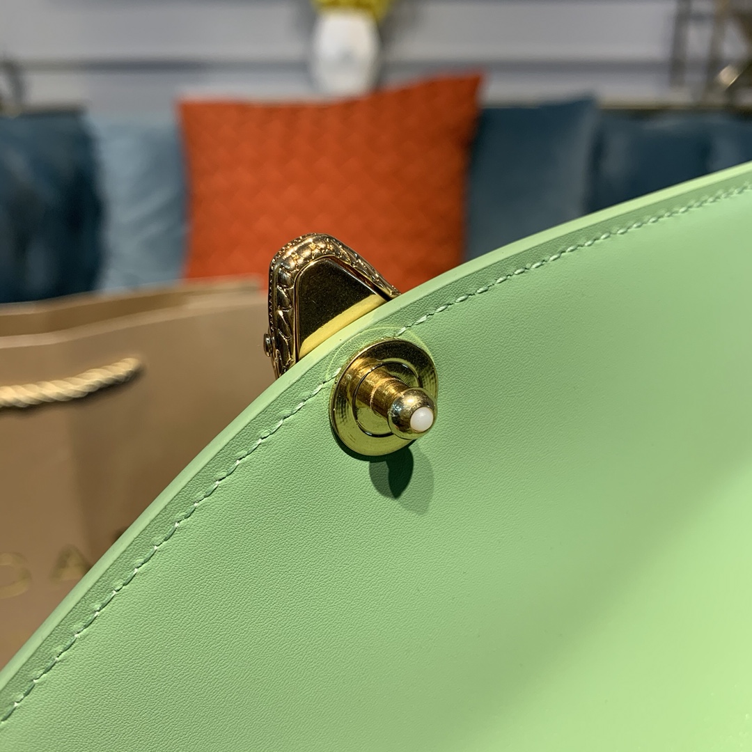 Alexander Wang X BVLGARI 合作限量款双层翻盖斜挎包288740