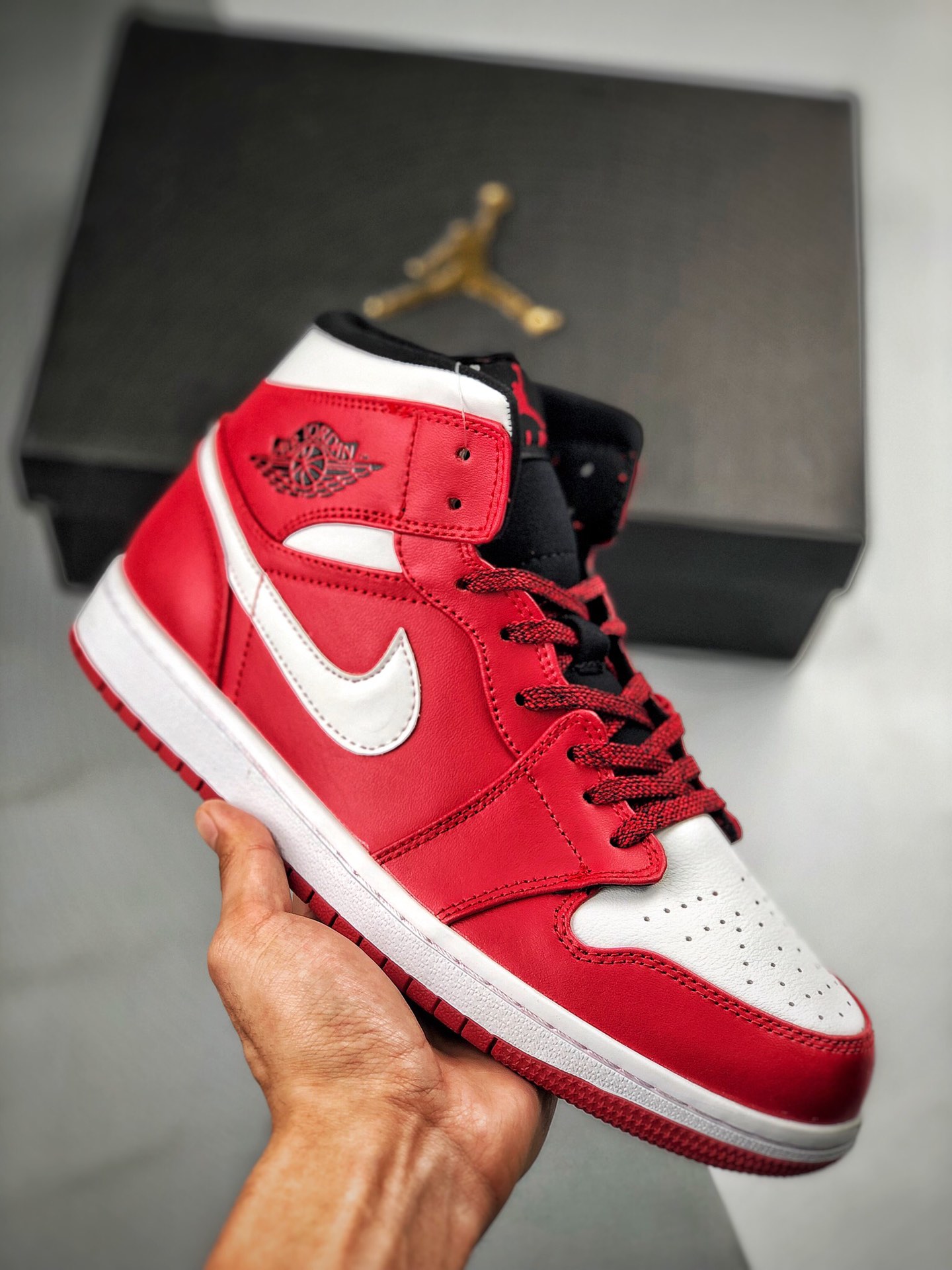 Recogida local, soporte contra reembolso Air Jordan 1 Mid rojo y blanco caña media, canal de fábrica original…