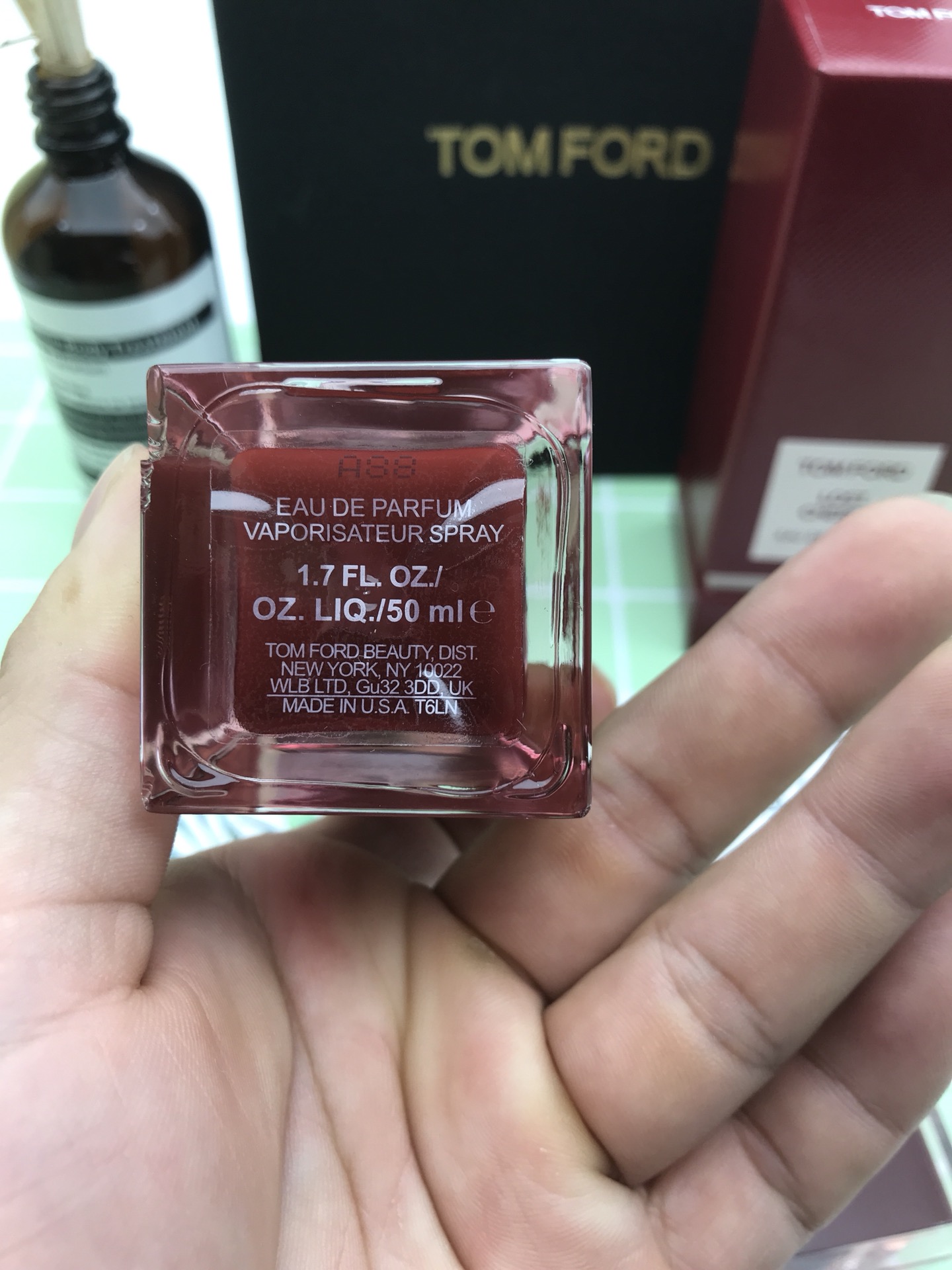 Tom Ford Lost Cherry Eau de Parfum - A Luxurious Unisex Fragrance 4 i1572573382 4955 2
