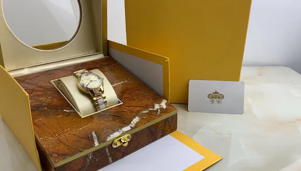 Cartier 皇家 卡地亚黄金镶钻加上陶瓷的女表视频欣赏