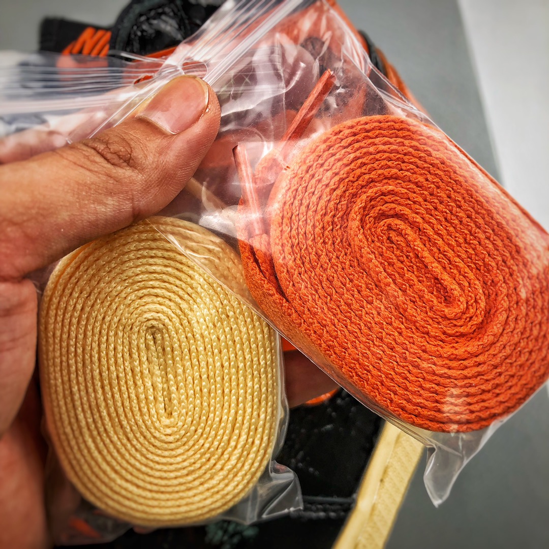 Costura original de dos colores y cuatro líneas ordenada # Cordones y bolsa originales de dos colores correctos Disting…