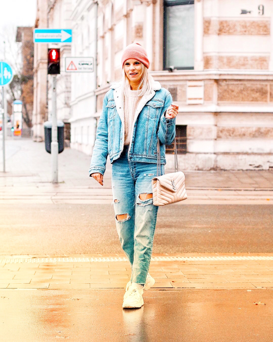 YSL LOULOU 23CM Y型绗缝链条包 494699杏色/银扣