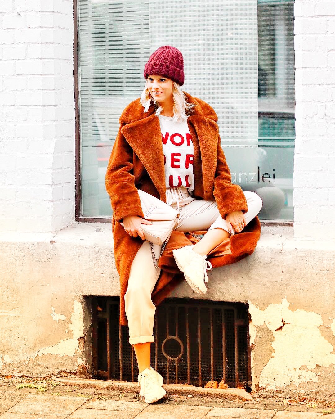 YSL LOULOU 23CM Y型绗缝链条包 494699杏色/银扣