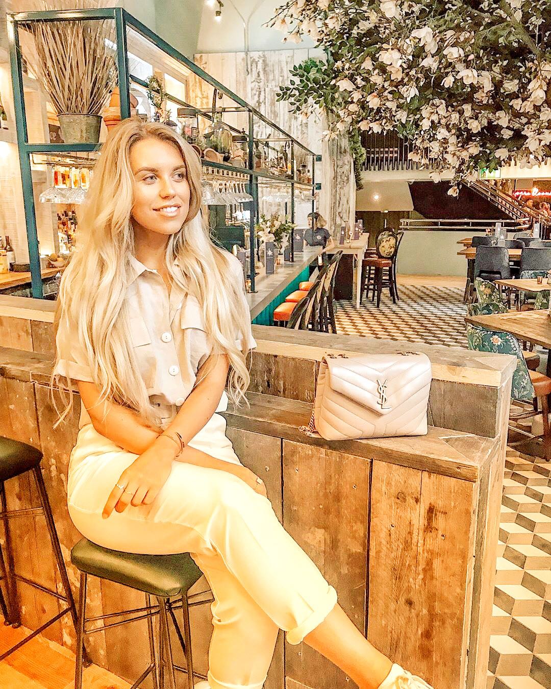 YSL LOULOU 23CM Y型绗缝链条包 494699杏色/银扣