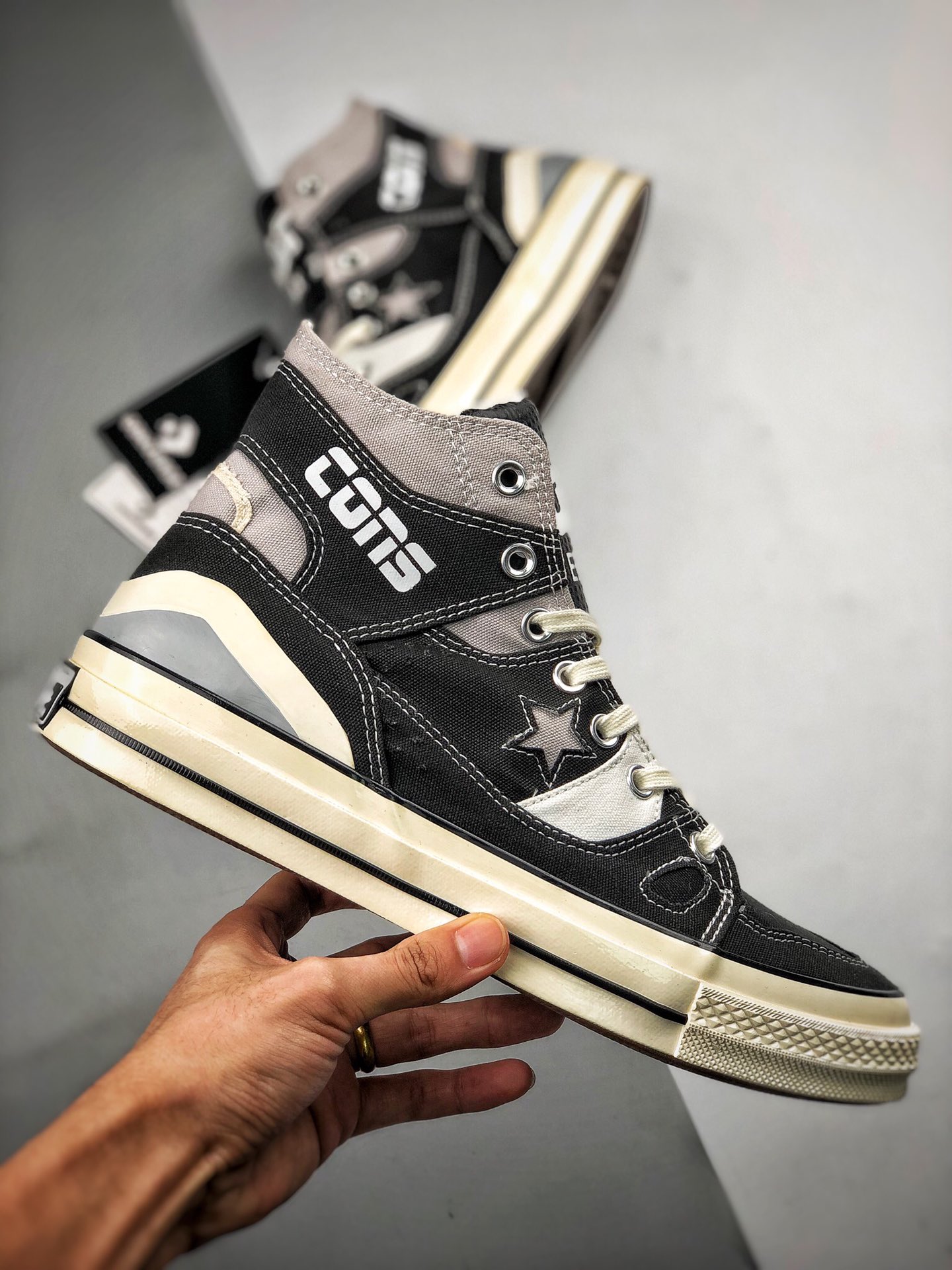 120 Converse Chuck 70 E260 Hi  将篮球鞋 ERX260 和品牌历史最悠久的 Chuck 70 鞋型合二为一