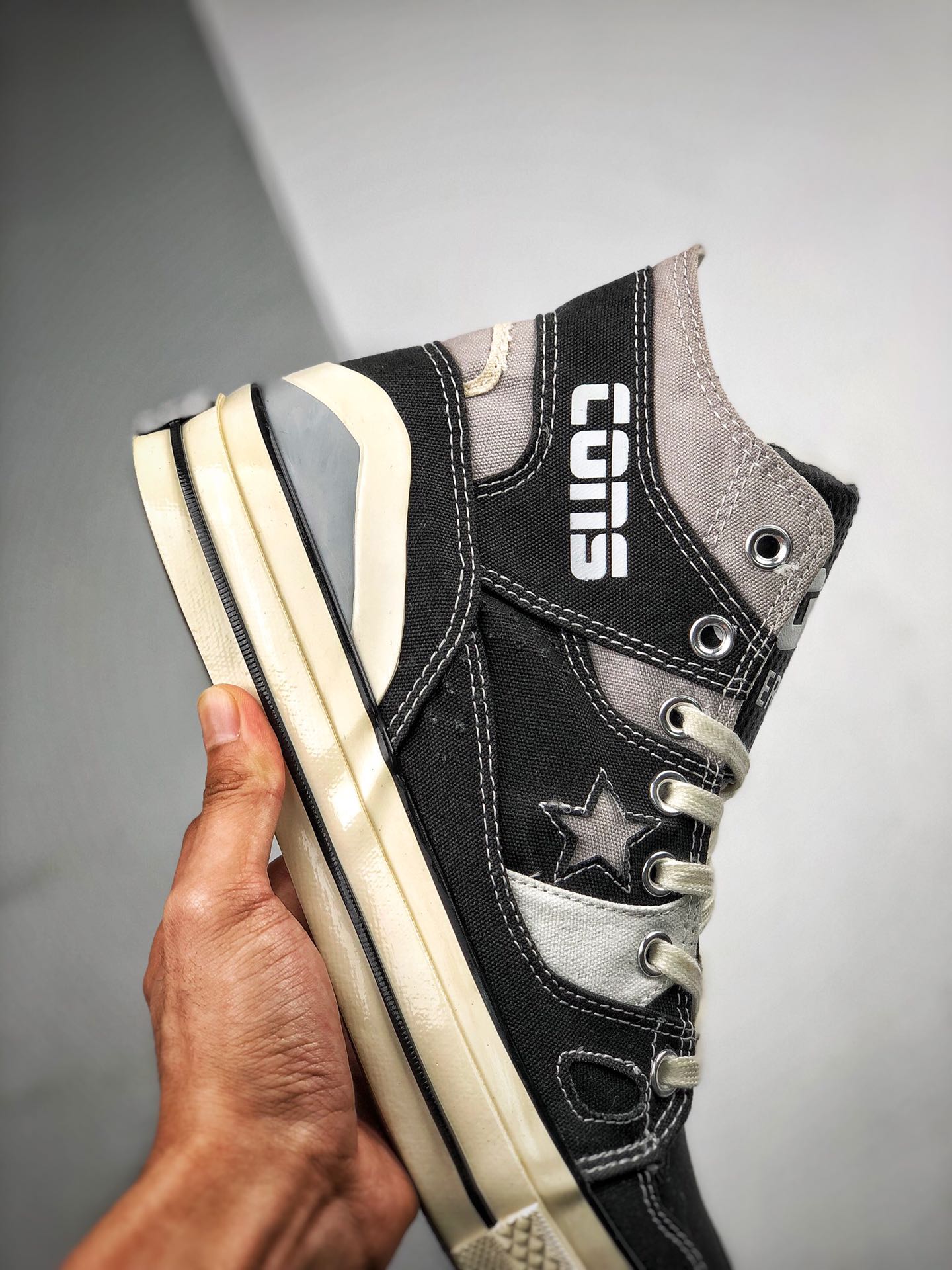 120 Converse Chuck 70 E260 Hi  将篮球鞋 ERX260 和品牌历史最悠久的 Chuck 70 鞋型合二为一