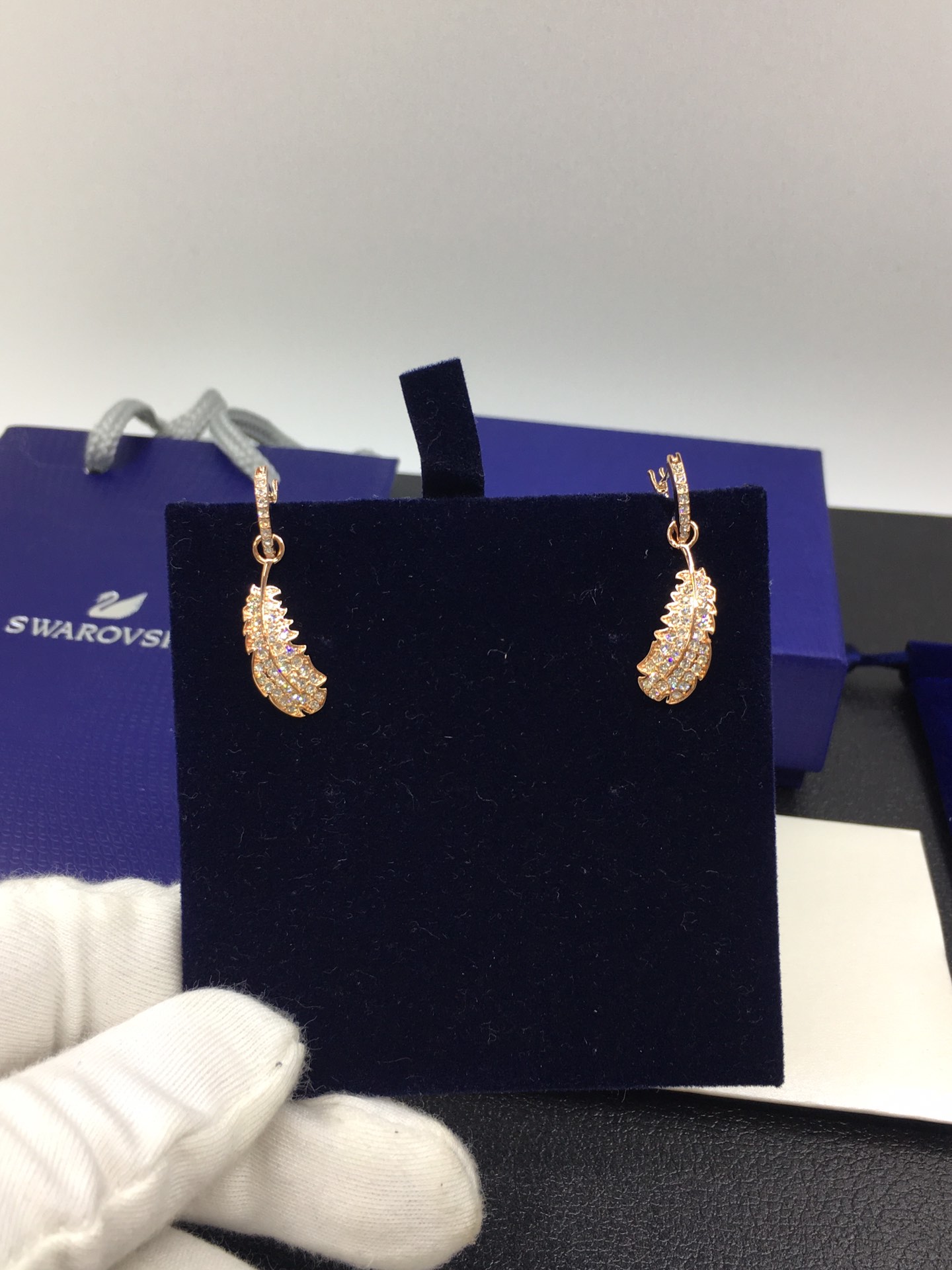 NO:104190,Swarovski SWAROVSKI new real-life feather earrings earrings, Swarovski earrings, stuart weitzman, swarovski, earrings19860909施华洛世奇SWAROVSKI 新款实拍羽毛耳环耳钉,施华洛耳钉,stuart weitzman,swarovski,earrings,Jewelry