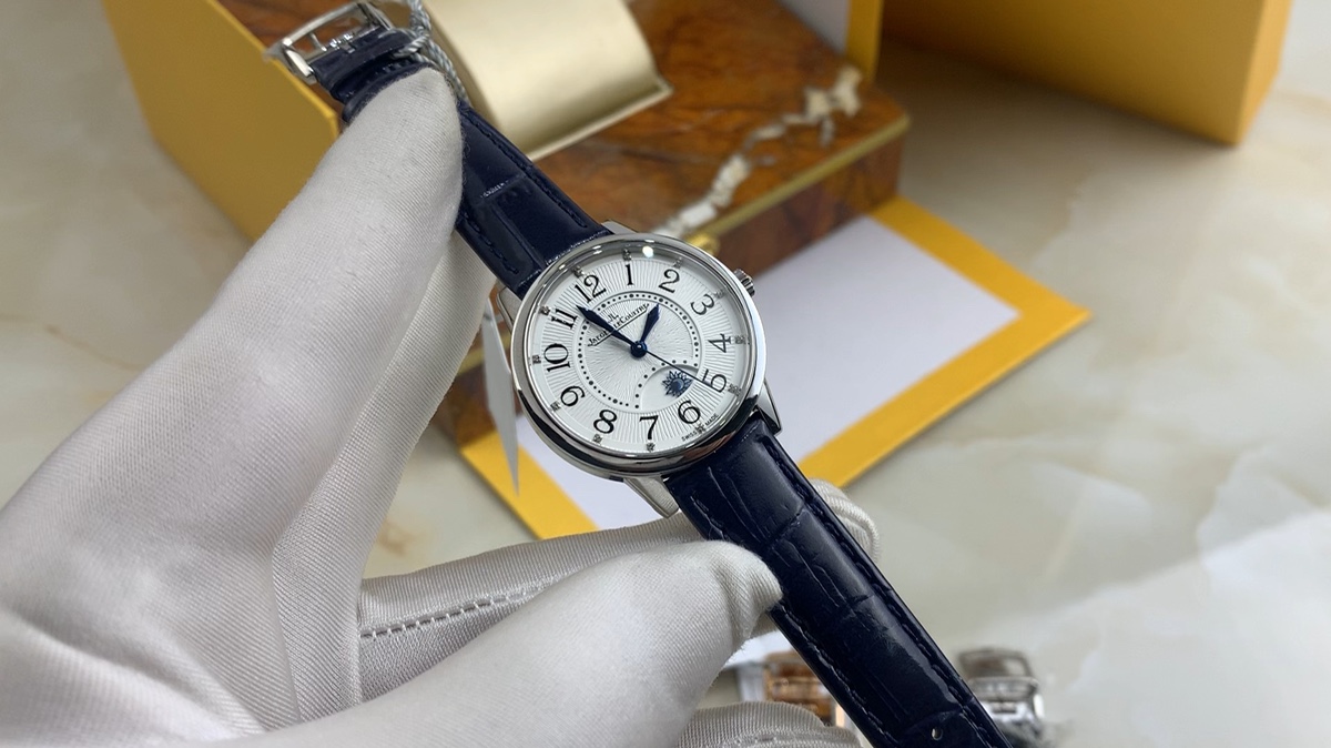 Cartier 皇家 积家约会系列女款三种颜色，都有不镶钻的和镶钻的视频欣赏