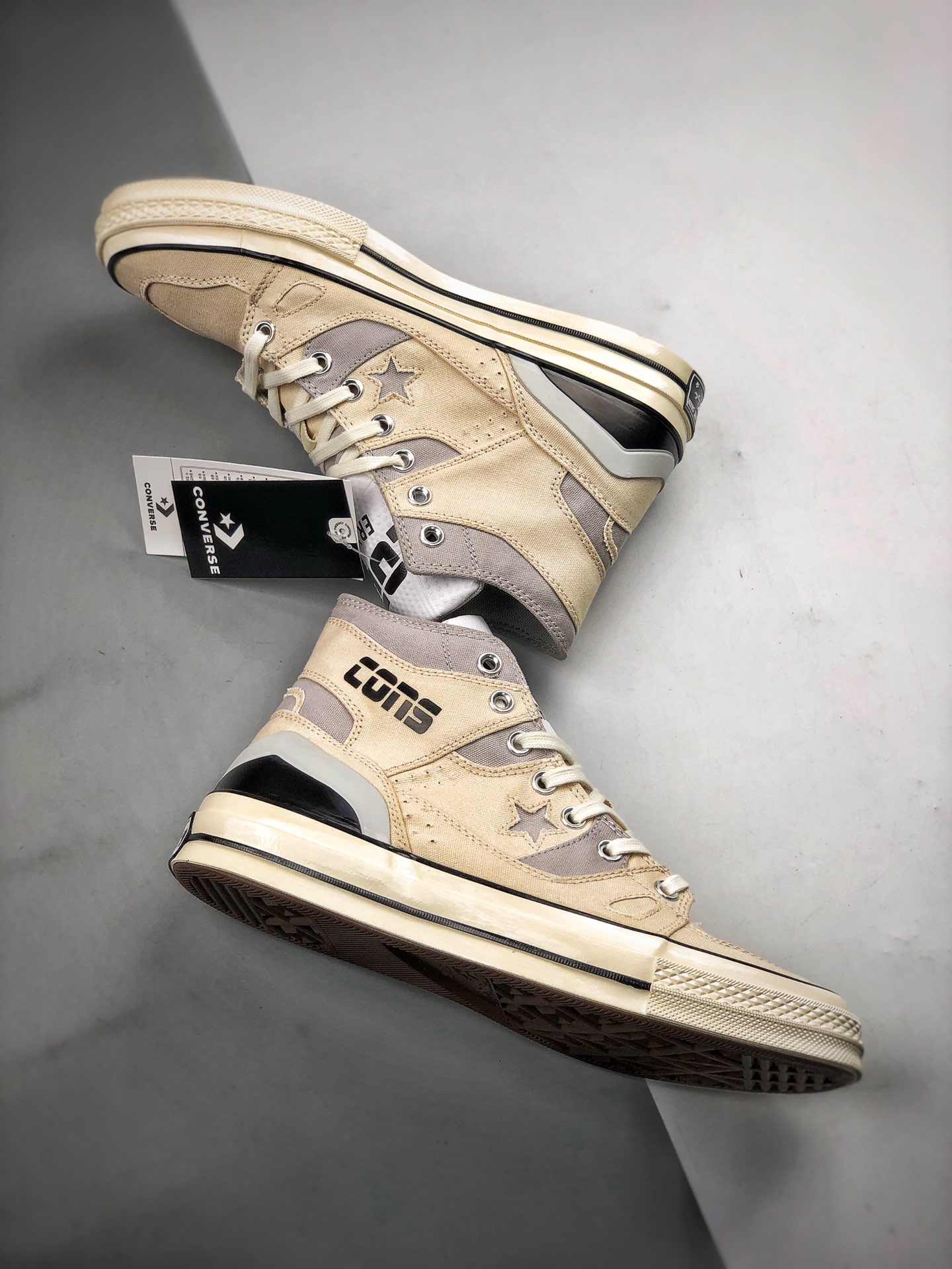 120 Converse Chuck 70 E260 Hi     将篮球鞋 ERX260 和品牌历史最悠久的 Chuck 70 鞋型合二为一