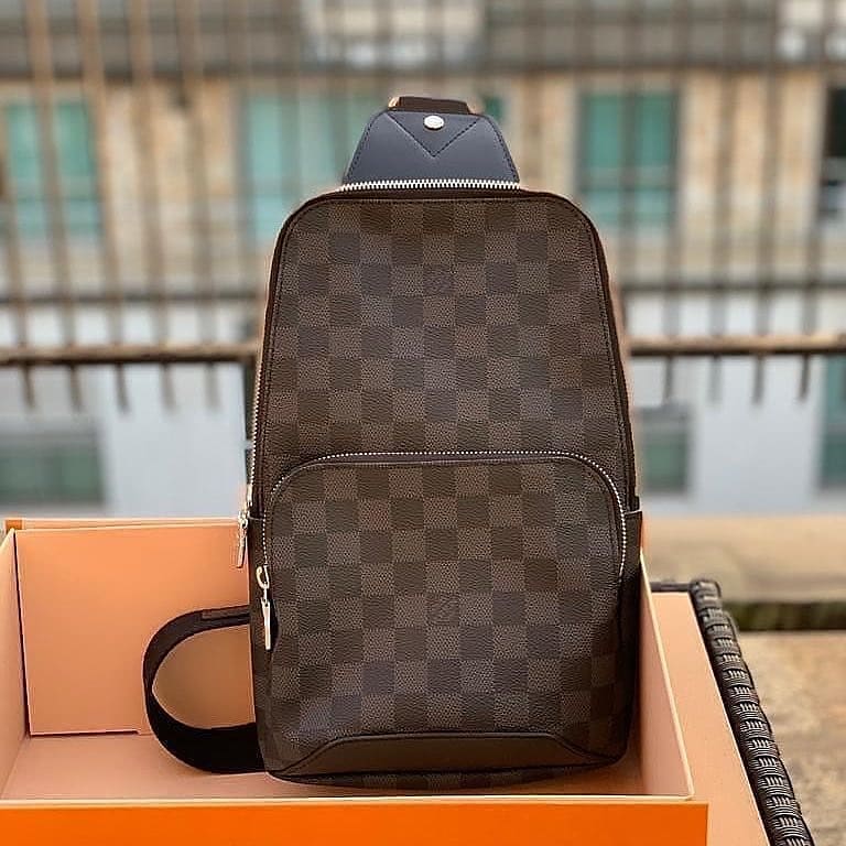 NO:201059,The original hardware N41719 BlackGe was exclusively shot!  This Damier Graphite canvas Avenue shoulder bag is the ideal companion for urban life, small and fashionable, showing a casual and uninhibited attitude. The 
