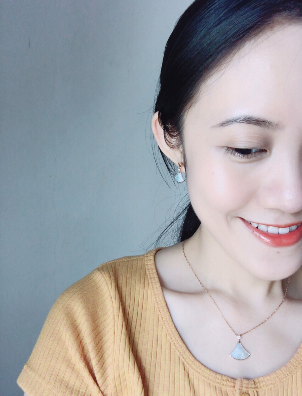 NO:632816,No matter what kind of clothing you wear, this jewelry can make you look more confident and noble!,,Cardia high-end jewelry19860909无论穿什么样的服饰,这款其饰都可以让整个人更显得自信贵气!,,卡迪亚高端饰品,Jewelry