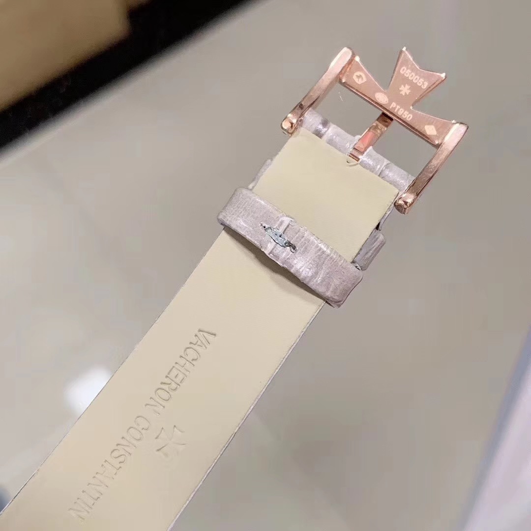 Vacheron Constantin 江诗丹顿女款传袭系列腕表，终于来了，颜色非常独特，很薄