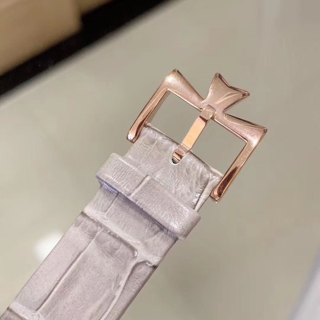 Vacheron Constantin 江诗丹顿女款传袭系列腕表，终于来了，颜色非常独特，很薄