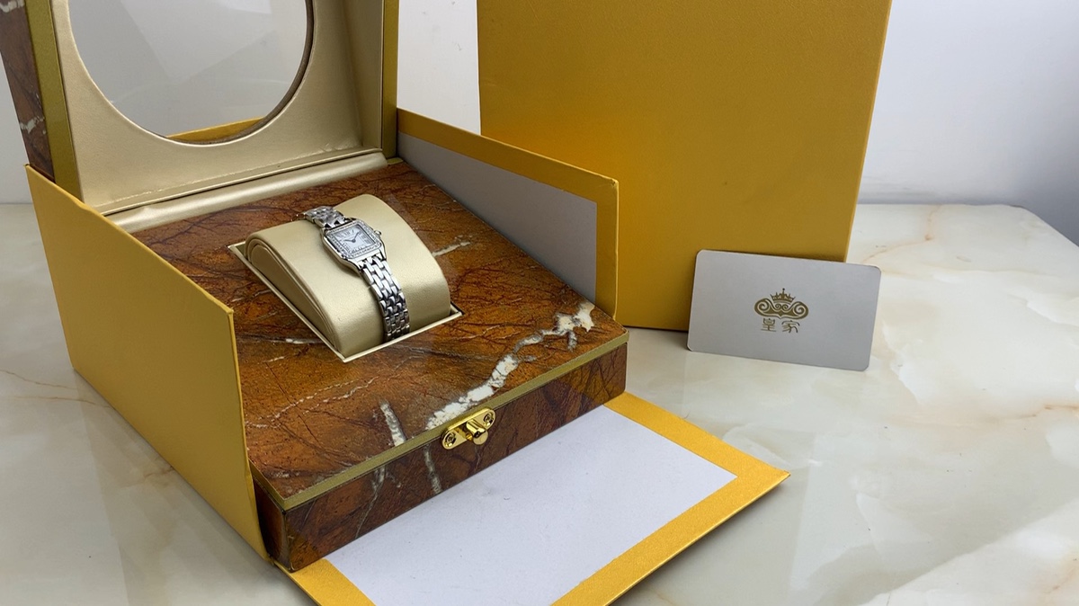 Cartier 皇家 卡地亚猎豹PANTHERE DE CARTIER系列女款镶钻腕表